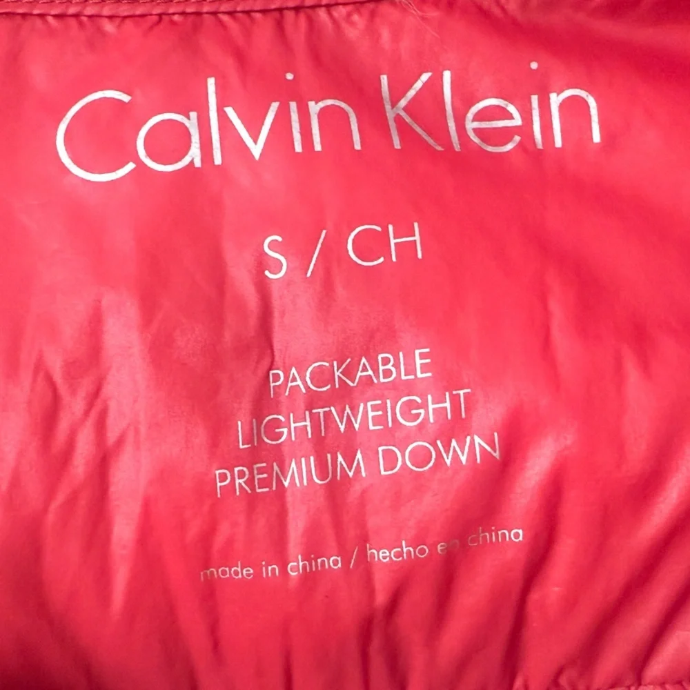 Calvin Klein Down Puffer Jacket Womens Size S Red Full Zip Packable LTWT FLAW‎